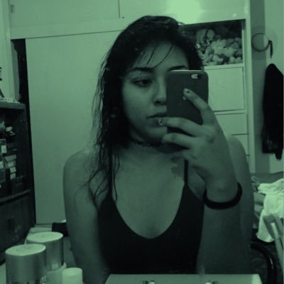 Edna_Itzel16's profile picture. Somos muy jóvenes para dejar que nos destruya un corazón roto.