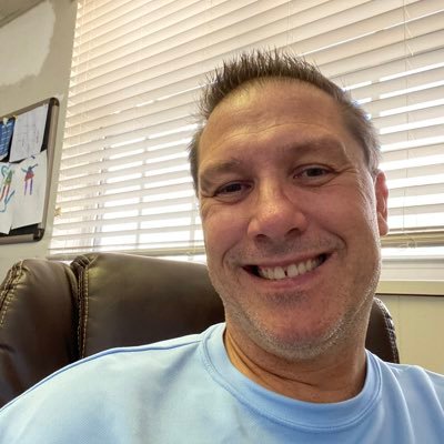 Crashed and burned in front of many a live audience. long time suffering Detroit Lions fan, always love my Lions. Loving husband and Father.