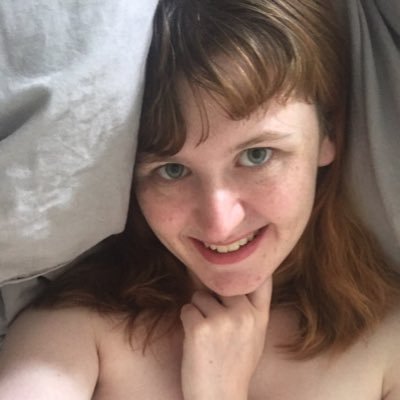 🌸 british • submissive • porn maker • semi-hiatus • kinky, but adorable • basically a fairy • queer • she/her 🌸