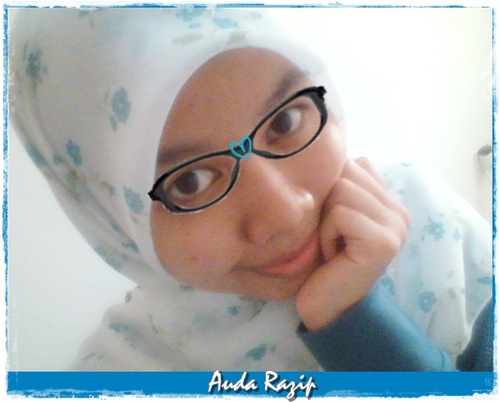 SiMple But TrendY pERson,
SoMetIMes difficuLT tO maKES deCIsion n NeeD ThE sOMEboDY OpinION.