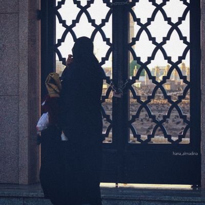 من مَعشَرٍ حُبُّهُمْ دِينٌ، وَبُغْضُهُمُ كُفْرٌ، وَقُرْبُهُمُ مَنجىً وَمُعتَصَمُ 💚