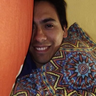 estudiante de profesorado en historia. aficionado del fútbol y fanático del Club Atlético River Plate.