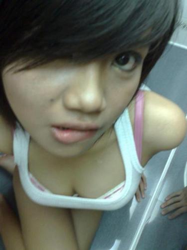 Hello my name Lynn.. If you need a friend tonight.. come join my private chat room and see me there http://t.co/llrZMzZ2JK #camgirl #f4f