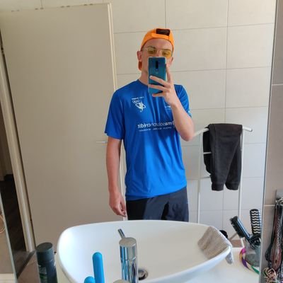 y0Slaay's profile picture. 