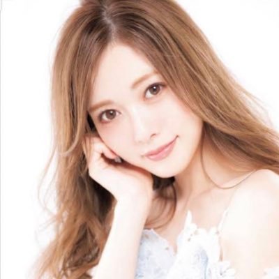 アカ移行。30代。整形してるくせに伸びしろなさすぎて辛い。前絡んでた方、是非また仲良くしてください🙇♀️ 身バレ防止のため謎な垢は許可しない場合あります。お金大好きでブスなクズ野郎です💰美容♡整形♡お金♡1番の悩みは毛穴🕳無言フォロー失礼します💦