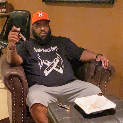 The League Of Extraordinary MEN is the movement #beardgang #cigars 💨 💨 💨 Sweet 🦷 but I stay away from 🍭