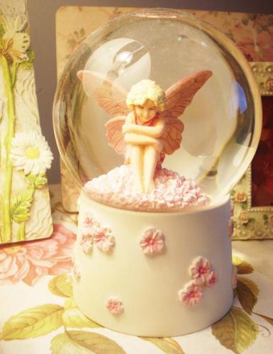 SoapBoxBabble's profile picture. My world:Reading, book-blogging,Jane Austen-ing, Genealogy-snooping; guitar, bass, violin, bodhran playing; singing songing ~ mother of 3, wife of 1... done!