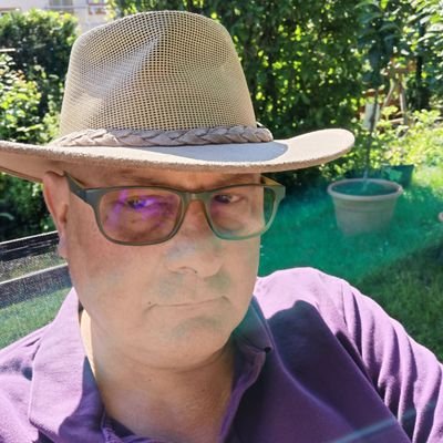 UrmelUwe's profile picture. Narben und Wunden überall und noch am Leben! Koche leidenschaftlich und mache alles, das es mir Wert ist, mit derselben