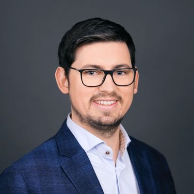 Principal software engineer at Microsoft, working with the team on Dynamics 365 Business Central Platform 😎🔢💹