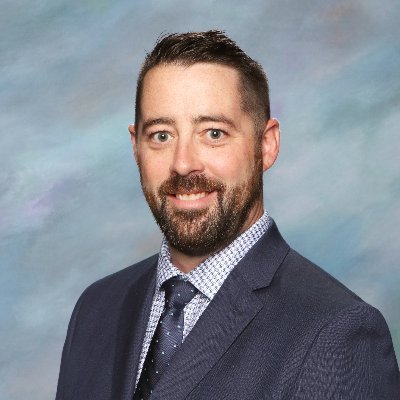 Southridge School: Class of ‘01, Assistant Head of School (K-12) Insta: jones_sridge