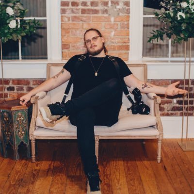 zack_hutchinson's profile picture. WS⚡️NC | Guitars and Such | I Cut Hair | I play music in @companyonmusic