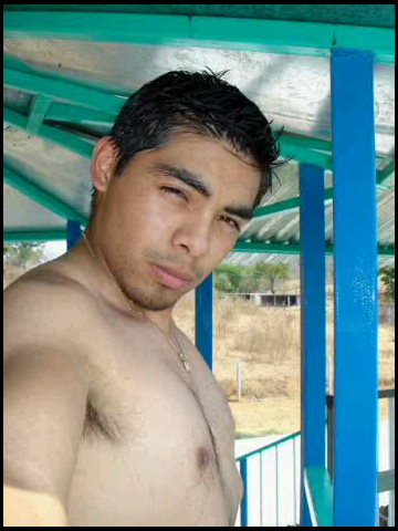 M estudio Derecho, tengo una linda familia la cual adoro, me encantan los perros, caballos y amo los autos, soy estricto y me gusta la perfeccion.