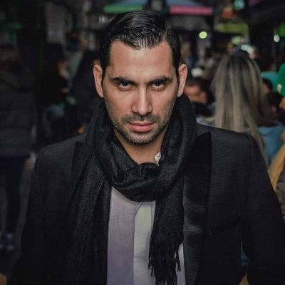 * Bailarín Profesional 
* Productor y Director