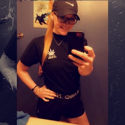 here for a good time, not a long time🤘🏼Snapchat me 👻 | im.destiny 👑😎