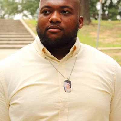 LCU Alumnus 🧡💙 •Defensive Line Coach at Glen Oaks High School• ❤️🖤🏈