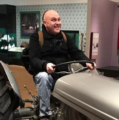 LeeAmbrose10's profile picture. 