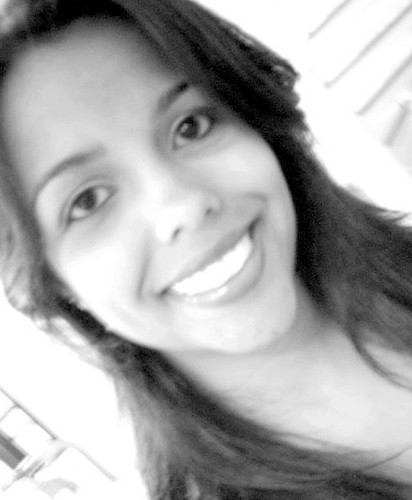 Corinthiana, ariana, futura contabilista, feliz, apaixonada e filha do Dono do mundo! ;)