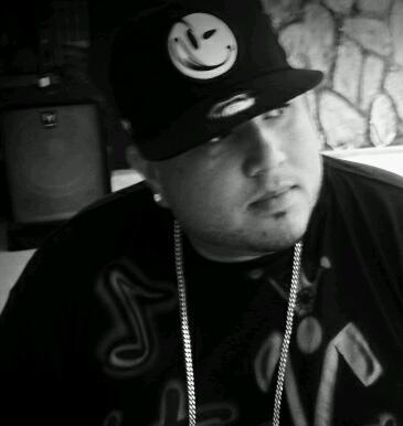 Miguelo_LaLetra's profile picture. Productor, compositor y actor... Atrevete a dar pasos q te lleven a donde realmente quieres llegar!!! q;^)