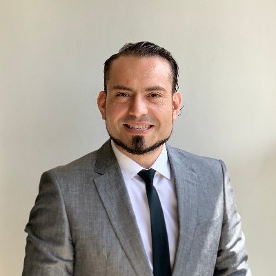 Cristiano, eterno discípulo, enérgico, aguerrido, formador, agradecido, líder y un padre enloquecido por su familia. El resto se detalla en LinkedIn :)