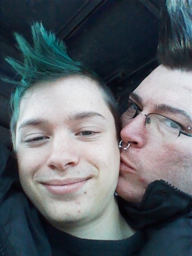 I love my Husband  Married to the best man  proud mother of two puppys  Mr Yoda Bear and Scott. im a veary laid back lazy pothead :) #libra