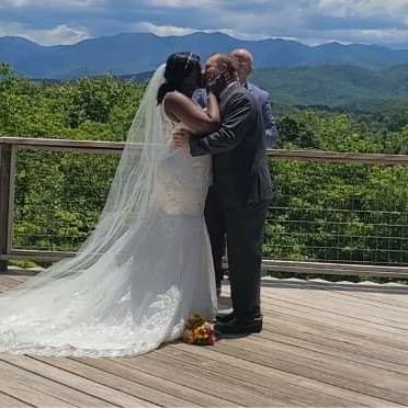 alexis_senor93's profile picture. Book Addict | Music Fanatic | Coffee is my life 
Bachelor's in English Lit. | Published | semi-fluent in Spanish | Grad Student 

Addicted to Harry Potter