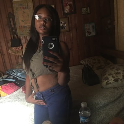 LeshellJ's profile picture. follow me on instagram @trinabebad Starting to realize the more i try the less i succeed #LG