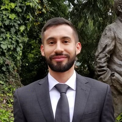 Magister en Derecho con énfasis en ciencias penales y criminologicas. Abogado de la Universidad Externado. Cucuteño residente en Bogotá.