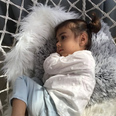 هَيَ واحدةٌ فقَط ، وفِي عَينيهَا كُلّ النِسَاء ❤🙈