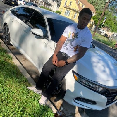 MoneybagggA's profile picture. man on a mission 💯