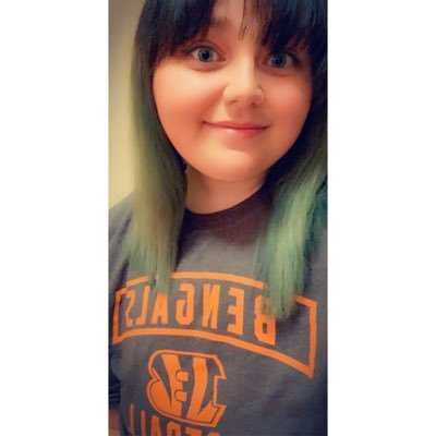 24 | 👻 daniellehcole 📸 danielle_haley | ♊️ | 🐶🐱🐱🦎| No regrets just lessons learned