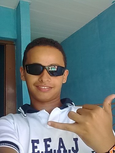 Posso ser diferente de tdoos q vouce jah Conheceu, 
Soh depende da sua capaciidade de carinhoo.Sou akele q podee te fazeer Feliiz e jamaiiis te fazer sofreer