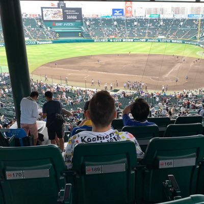 ZlhAGo8QdQIkkcw's profile picture. 某甲子園優勝校OB。現在広島県民。高校野球ウォッチャー。硬式軟式問わず県内や近県のいろんな球場に出没します。野球に関しては十数年社会人軟式クラブチームの監督を経験させてもらい、いろんな方々と出会うことが出来ました。本当に感謝してます。尚、野球に関しての感想や見解は個人的視点ですので悪しからず。皆さんよろしくお願いします