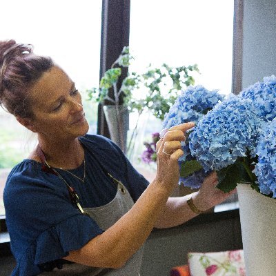 Freelance florist and flower stylist specialising in wedding events and workshops. Offering bespoke arrangements for all occasions