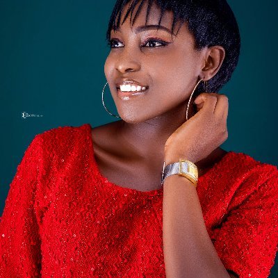 A poet 💖💖
lyricist.🎶🎶
Vocalist.🎤🎤
Plus a fashion designer.😊💞