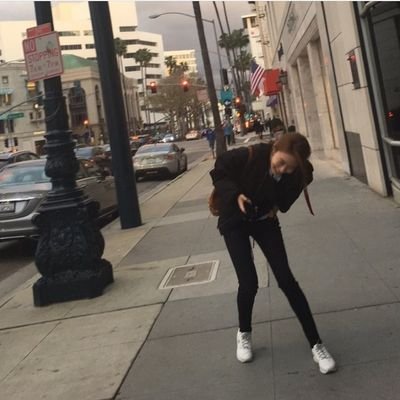 Husna_nalisa's profile picture. haruko is reading