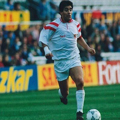 Cuenta dedicada al paso de Diego Maradona por el @sevillafc temp.92/93.
37 partidos y 7 goles.
Colabora con tu foto/video/historia maradonaensevilla@gmail.com