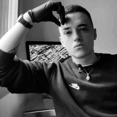 Un estudiante de derecho y economía que aprende más por su cuenta que con la educación estatal.