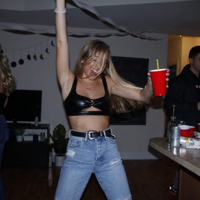 RachelFarina2's profile picture. 