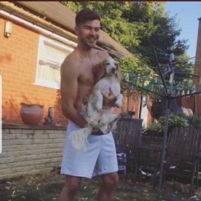 Engaged to @cherwintersx ❤🥰
Brother to juliet
Son to donna and James
Works at Salon de The de Marnie.
