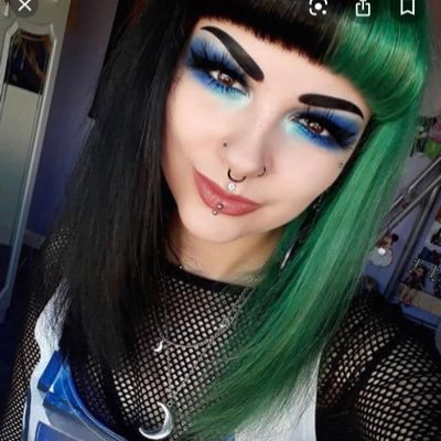 pd_gothgirl's profile picture. looking for thinspo 💖 16 yo who is battling with purge disorder and anorexia. be nice plz 🥺
