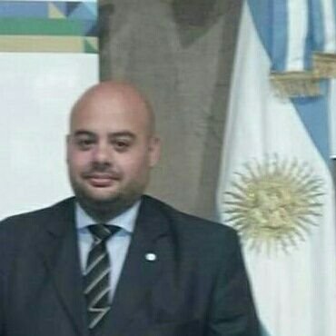 Lic. En Relaciones Internacionales.
Curso la Maestría en Defensa Nacional. Trabajador de Provincia ART