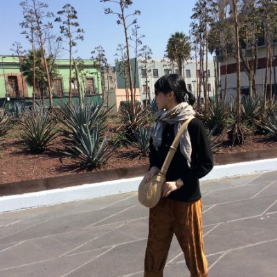 関かおり 結婚式をさせて頂いた牛島神社さんに初詣に行って 帰りに下駄屋さんで一本歯下駄を買って帰ってきました わーい