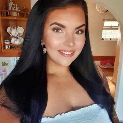 emillielouise_'s profile picture. music, astronomy, makeup & travel🖤