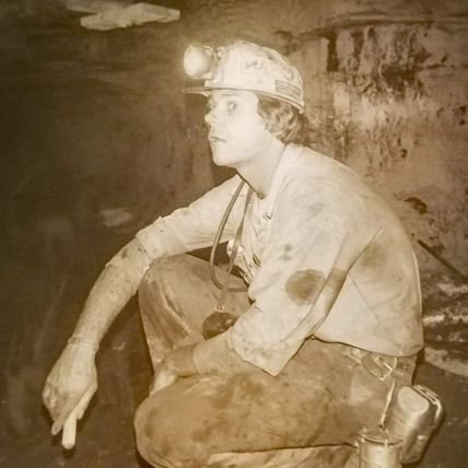 Dillukshatriya1's profile picture. iam a coal miner