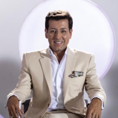 jgiraldoreporta's profile picture. Periodista especializado en moda y amante del buen vivir. Discovery H&H, Caracol TV y Teleantioquia. Asesor de imagen y conferencista. cine, cocina y siestas.