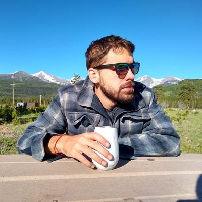 Lover of all things horror. Author of the collection Splinter and Other Stories. Also featured in HOWLs From Hell and Bloodlines (out Jan 11th)