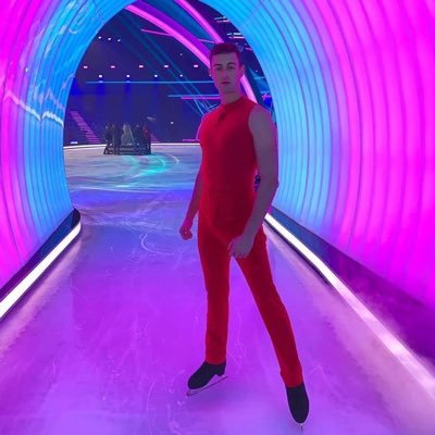 •Professional Figure Skater •Team USA 🇺🇸 • Pro Skater ITV’s @DancingOnIce 🇬🇧 Contact : Andrew@deiversitytalentmanagement.com