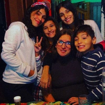 madre de 4 soles tres niñas y un principe docente pero mi verdadera vocacion es ser madre argentina Hurlingham hinchade san lorenzo amo fonsibisbal y Bustamante