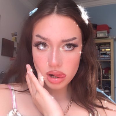 aliyahbee31's profile picture. peace and love༄