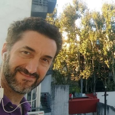 Periodista, profesor universitario, caminante urbano. #digitalmedia Libros: Periodistas que preguntan por qué y El punto más azul de la Tierra